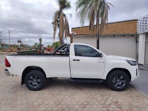 Toyota Hilux 2.4GD-6 single cab Raider manual - Image 3