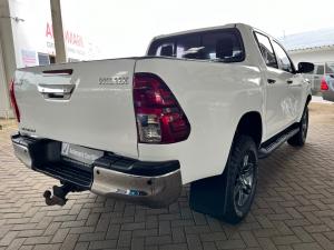Toyota Hilux 2.4GD-6 single cab 4x4 Raider manual - Image 2