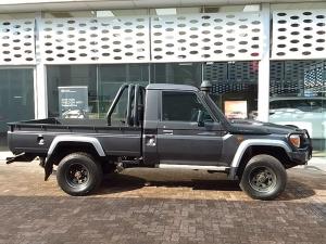 Toyota Land Cruiser 79 4.5D-4D LX V8 single cab - Image 3