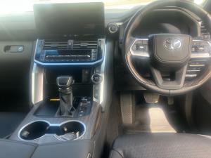 Toyota Land Cruiser 300 3.5T ZX - Image 6
