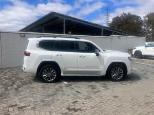 Toyota Land Cruiser 300 3.5T ZX - Image 3