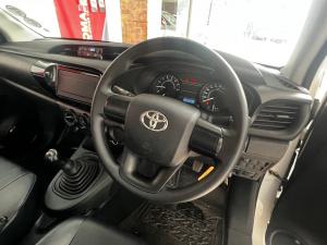 Toyota Hilux 2.0 single cab S (aircon) - Image 8