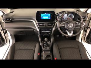 Toyota Urban Cruiser 1.5 XR manual - Image 6