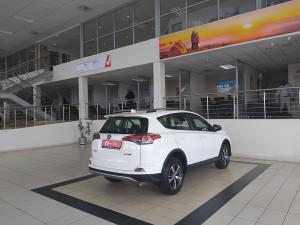 Toyota RAV4 2.0 GX - Image 2