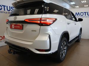 Toyota Fortuner 2.8GD-6 4x4 VX - Image 2