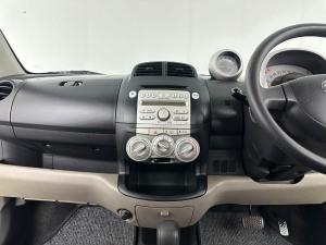 Daihatsu Sirion 1.3i automatic - Image 12