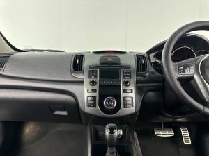 Kia Cerato 2.0 5-Door automatic - Image 13