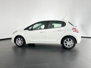 Peugeot 208 1.2 VTiActive 5-Door - Image 3