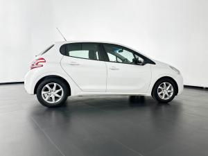 Peugeot 208 1.2 VTiActive 5-Door - Image 6