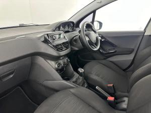 Peugeot 208 POP ART 1.0 Puretech 5-Door - Image 14