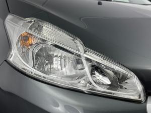 Peugeot 208 POP ART 1.0 Puretech 5-Door - Image 4