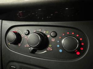 Renault Sandero 900 T Expression - Image 7