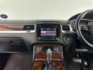 Volkswagen Touareg 3.0 V6 TDI TIP BLU180kw - Image 16