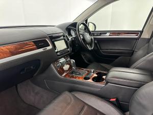 Volkswagen Touareg 3.0 V6 TDI TIP BLU180kw - Image 17