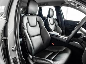 Volvo XC60 B5 AWD Essential - Image 13