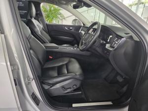 Volvo XC60 B5 AWD Essential - Image 14