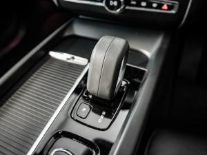 Volvo XC60 B5 AWD Essential - Image 16