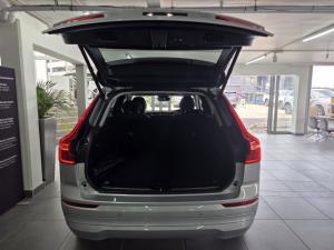 Volvo XC60 B5 AWD Essential - Image 5