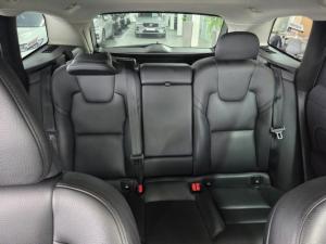 Volvo XC60 B5 AWD Essential - Image 7