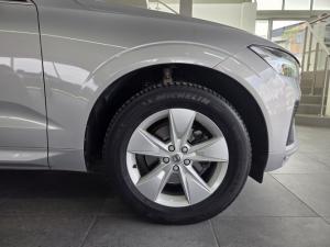 Volvo XC60 B5 AWD Essential - Image 8