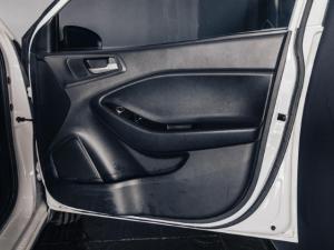 Hyundai i20 1.4 Fluid auto - Image 17
