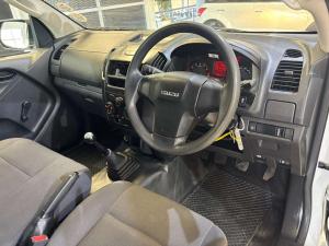 Isuzu D-Max Gen 6 250 single cab Fleetside safety - Image 12