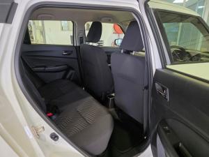 Suzuki Swift 1.2 GLX manual - Image 9