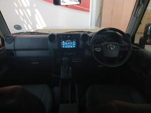 Toyota Land Cruiser 79 2.8GD-6 double cab - Image 6