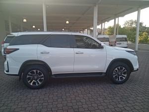 Toyota Fortuner 2.4GD-6 4x4 - Image 3
