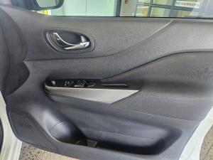 Nissan Navara 2.5DDTI SE automatic D/C - Image 21