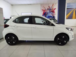 Tata Tiago 1.2 XT manual - Image 2
