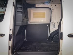 Volkswagen Caddy Maxi Cargo 2.0TDI panel van - Image 11