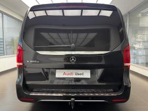 Mercedes-Benz V-Class V300d Avantgarde AMG Line - Image 10