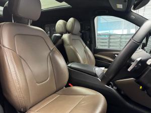 Mercedes-Benz V-Class V300d Avantgarde AMG Line - Image 19