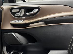 Mercedes-Benz V-Class V300d Avantgarde AMG Line - Image 23