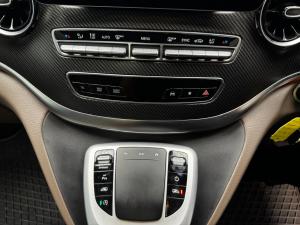 Mercedes-Benz V-Class V300d Avantgarde AMG Line - Image 26