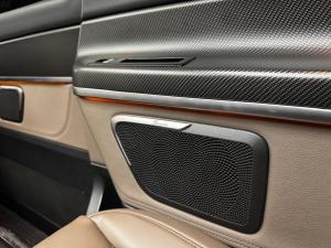 Mercedes-Benz V-Class V300d Avantgarde AMG Line - Image 27