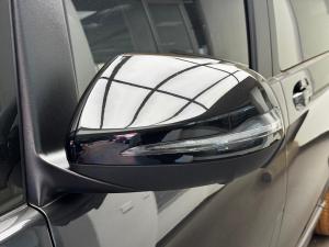 Mercedes-Benz V-Class V300d Avantgarde AMG Line - Image 6