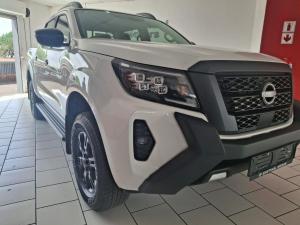 Nissan Navara 2.5DDTi double cab Stealth 4x4 - Image 1