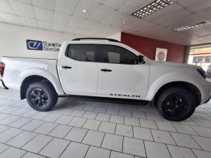 Nissan Navara 2.5DDTi double cab Stealth 4x4 - Image 2