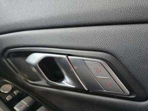 BMW 3 Series 318i - Image 14