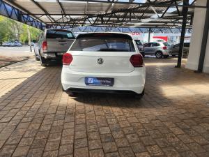 Volkswagen Polo hatch 1.6 Conceptline - Image 5