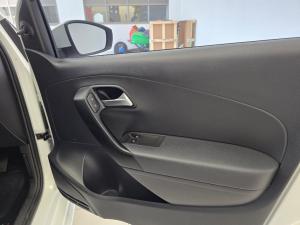 Volkswagen Polo Vivo 1.6 Comfortline TIP - Image 9