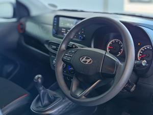 Hyundai Grand i10 1.0 Premium hatch - Image 11