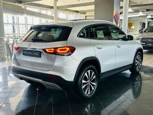 Mercedes-Benz GLA GLA200 - Image 2