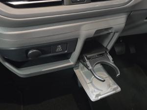 Volkswagen Transporter 2.0TDI Kombi SWB Commerce - Image 10