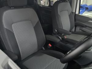 Volkswagen Transporter 2.0TDI Kombi SWB Commerce - Image 13