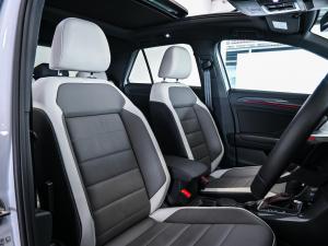 Volkswagen T-Roc 2.0TSI 140kW 4Motion R-Line - Image 5