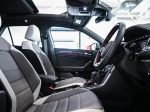 Volkswagen T-Roc 2.0TSI 140kW 4Motion R-Line - Image 8