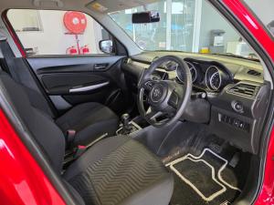 Suzuki Swift 1.2 GLX auto - Image 9
